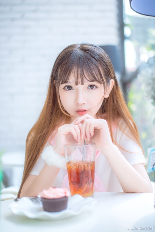 这世界要是没有爱情，它在我们心中还会有什么意义！这就如同一盏没有亮光的走马灯。